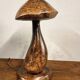 Lampe de table champignon en bois sculpté à la main avec LED intégrée