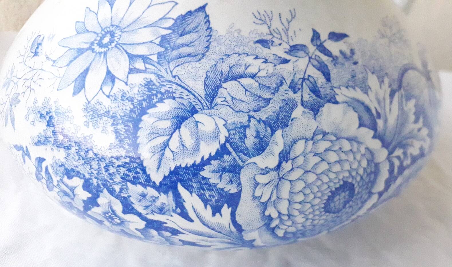 Pitcher jug in Saint Amand earthenware.