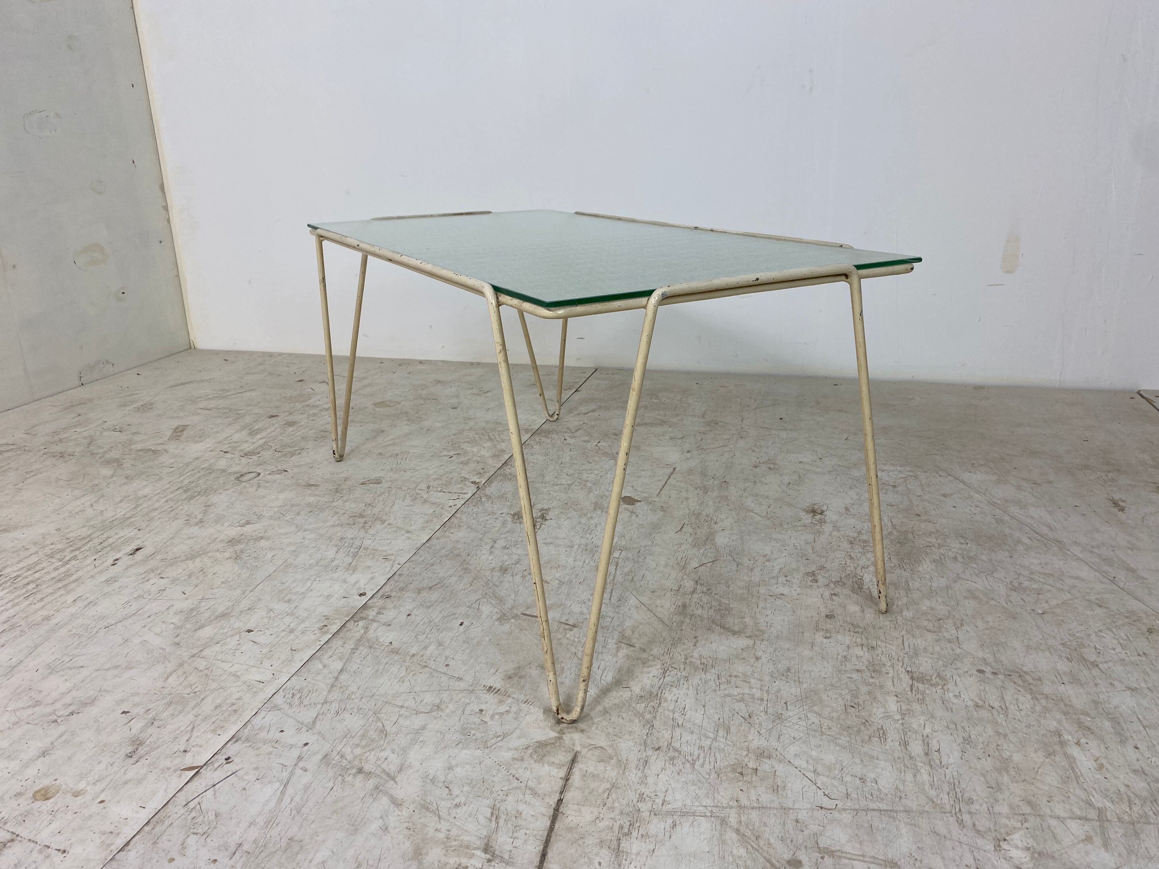 Table basse moderne vintage avec pieds en épingle à cheveux, années 1950