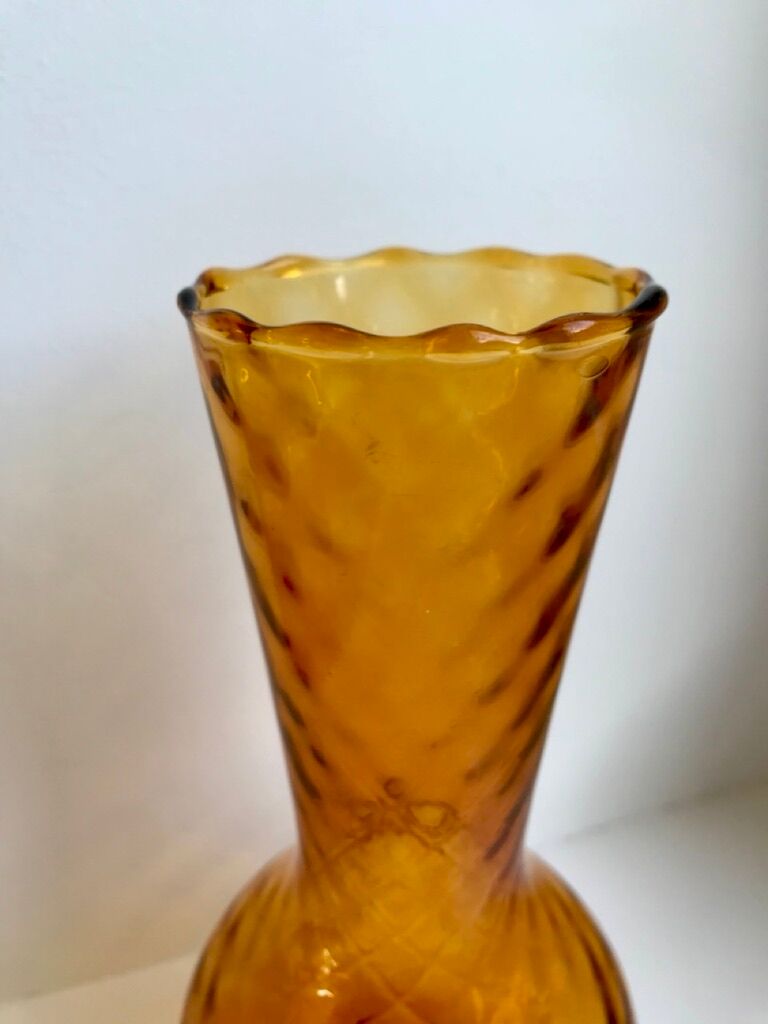 Vase en verre ambré années 70