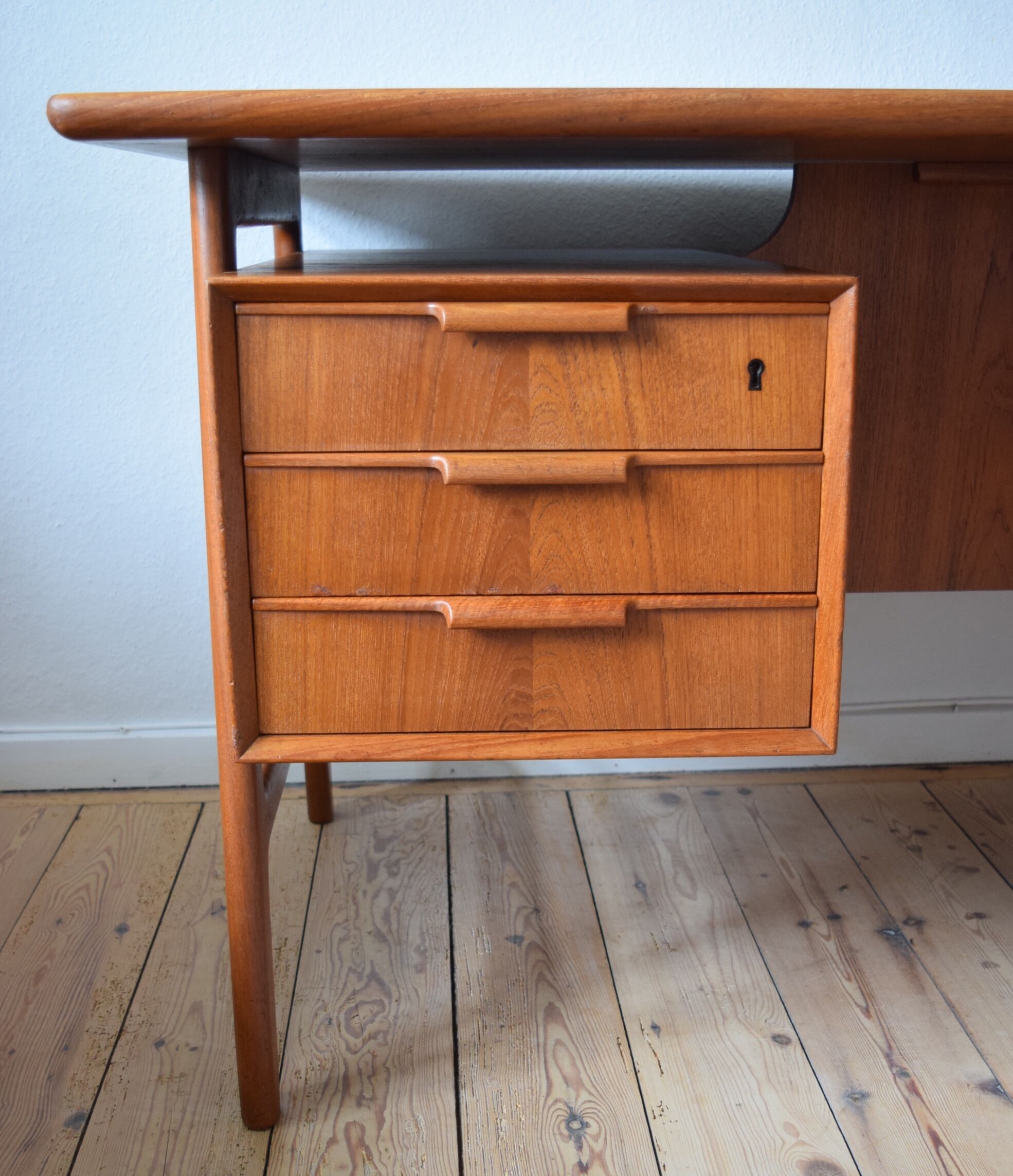 Danish model 75 desk by Gunni Omann 1960