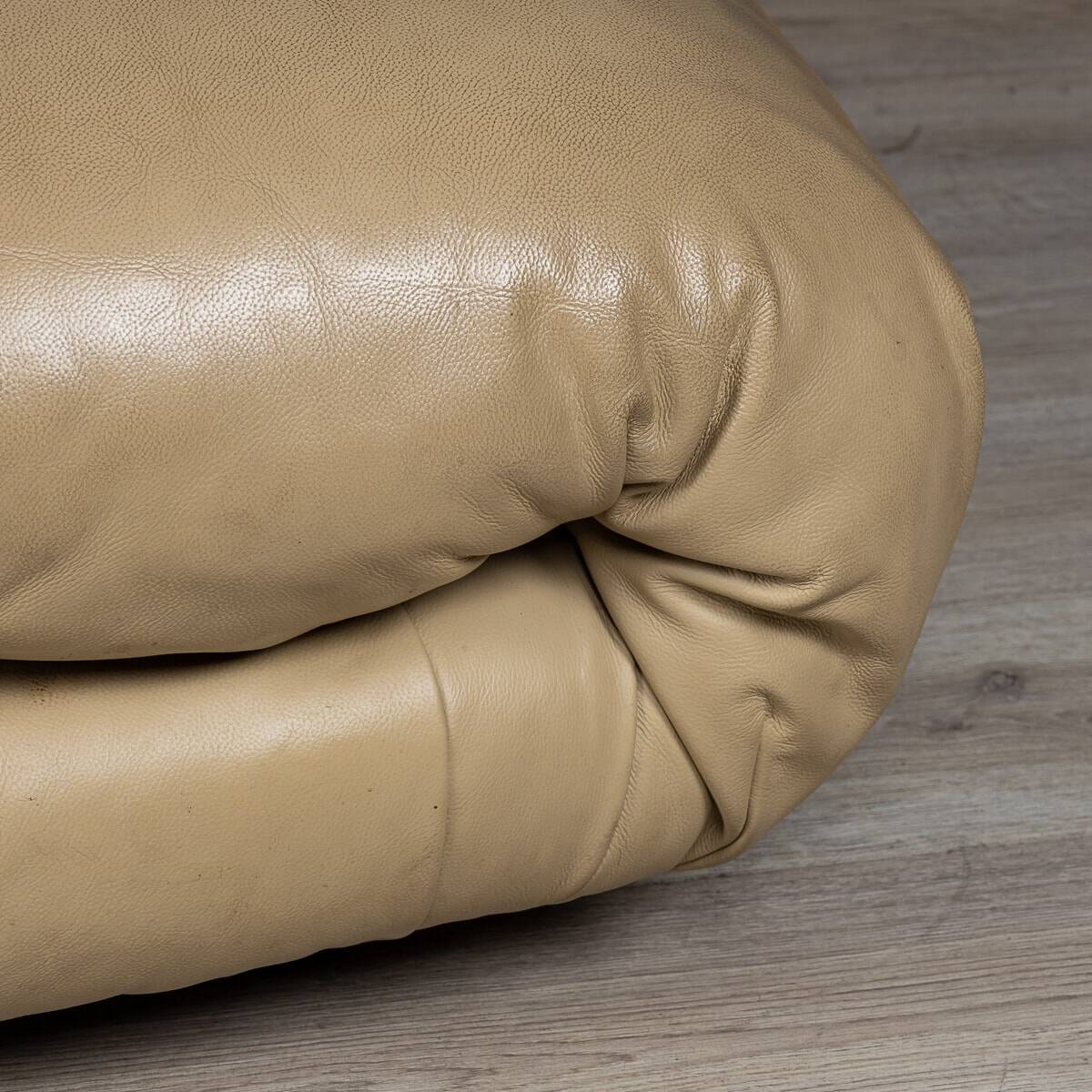 Italian 20thc beige "soriana" leather sofa by tobia scarpa for cassina