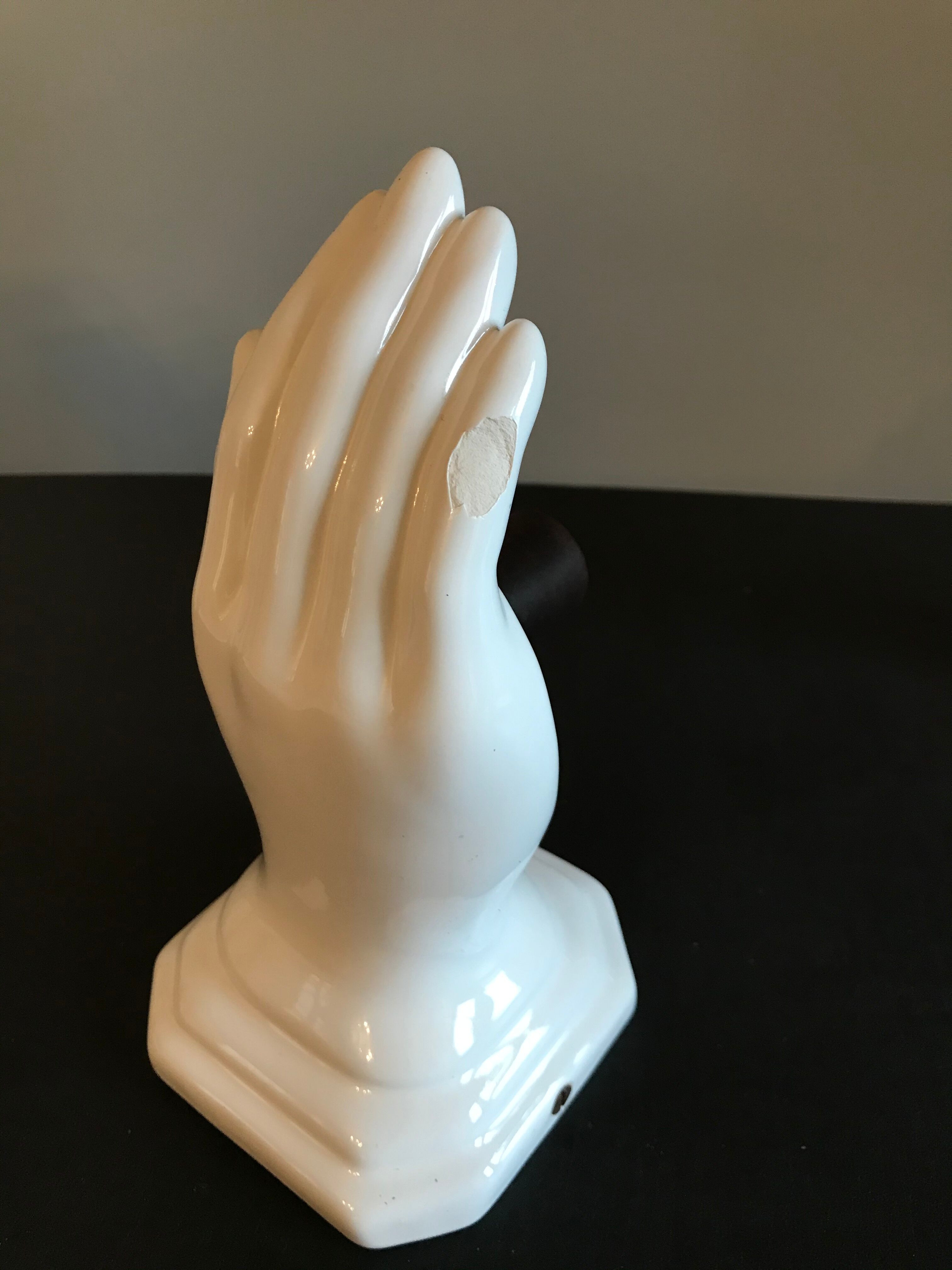 Apply hand in earthenware