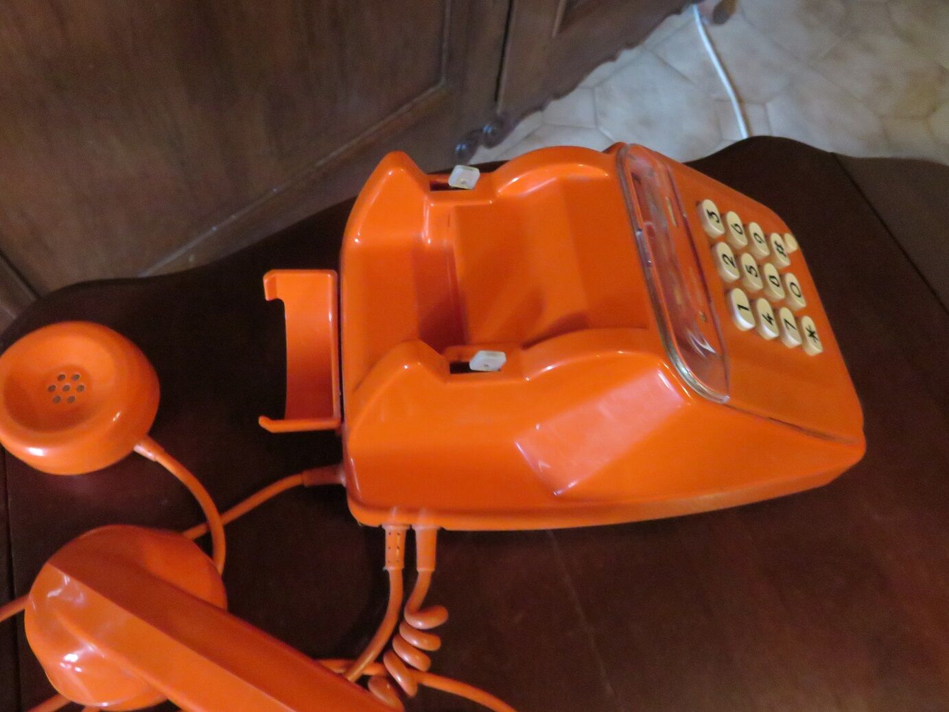 Phone orange 80s