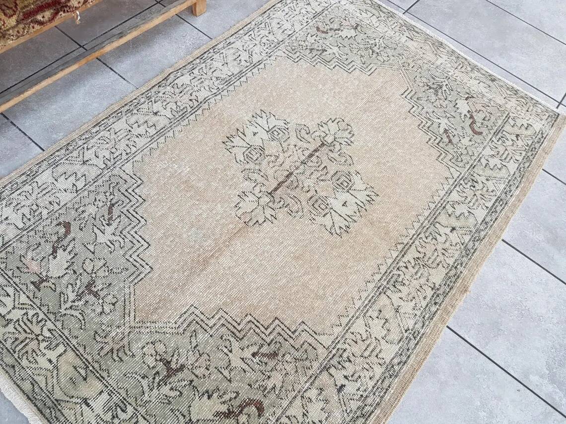 Petit grand tapis floral vintage
