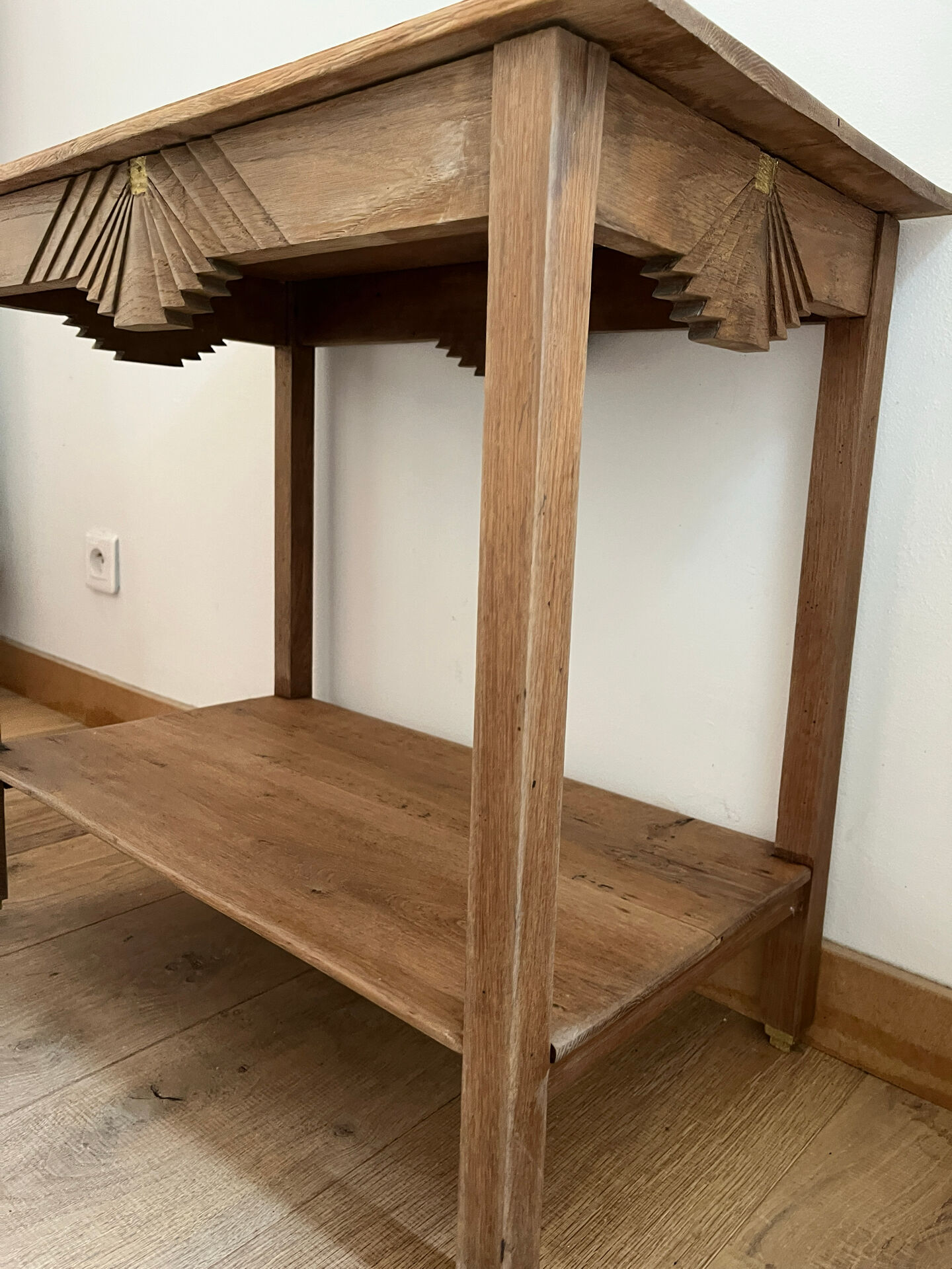 Petite table art deco