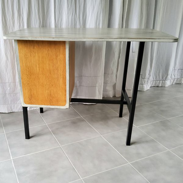 Bureau ado patiné
