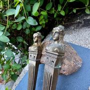 2 ornements pour meuble en bronze Art Nouveau