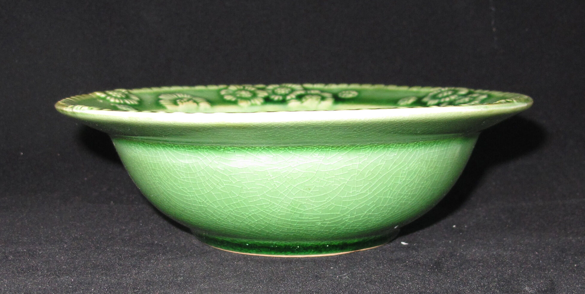 Bowl or empty pocket in green porcelain