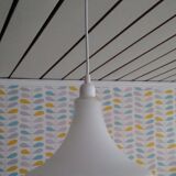 Vintage suspension in white opaline