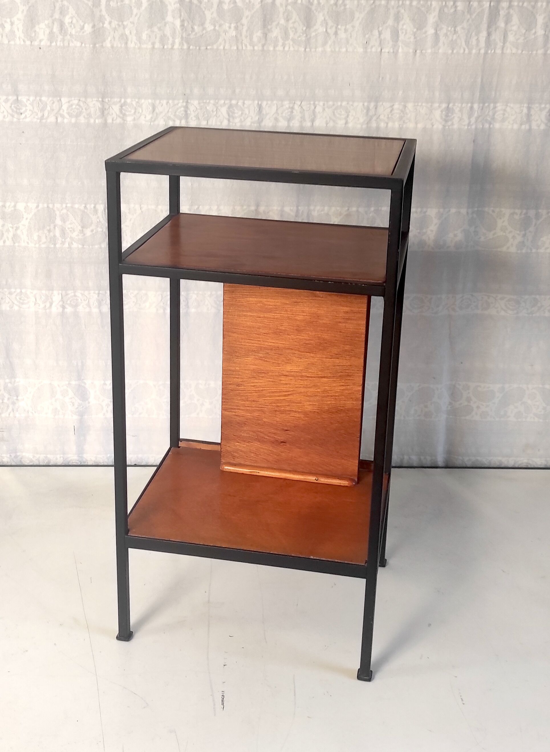 Table d’appoint moderniste métal et bois années 50-60