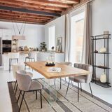 Oak table top with tempered glass legs – in perfect condition.