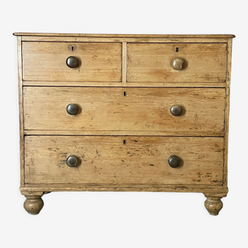 English chest of drawers made of pine wood