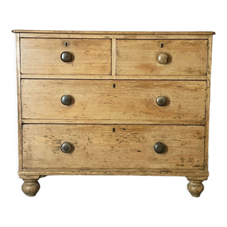 English chest of drawers made of pine wood