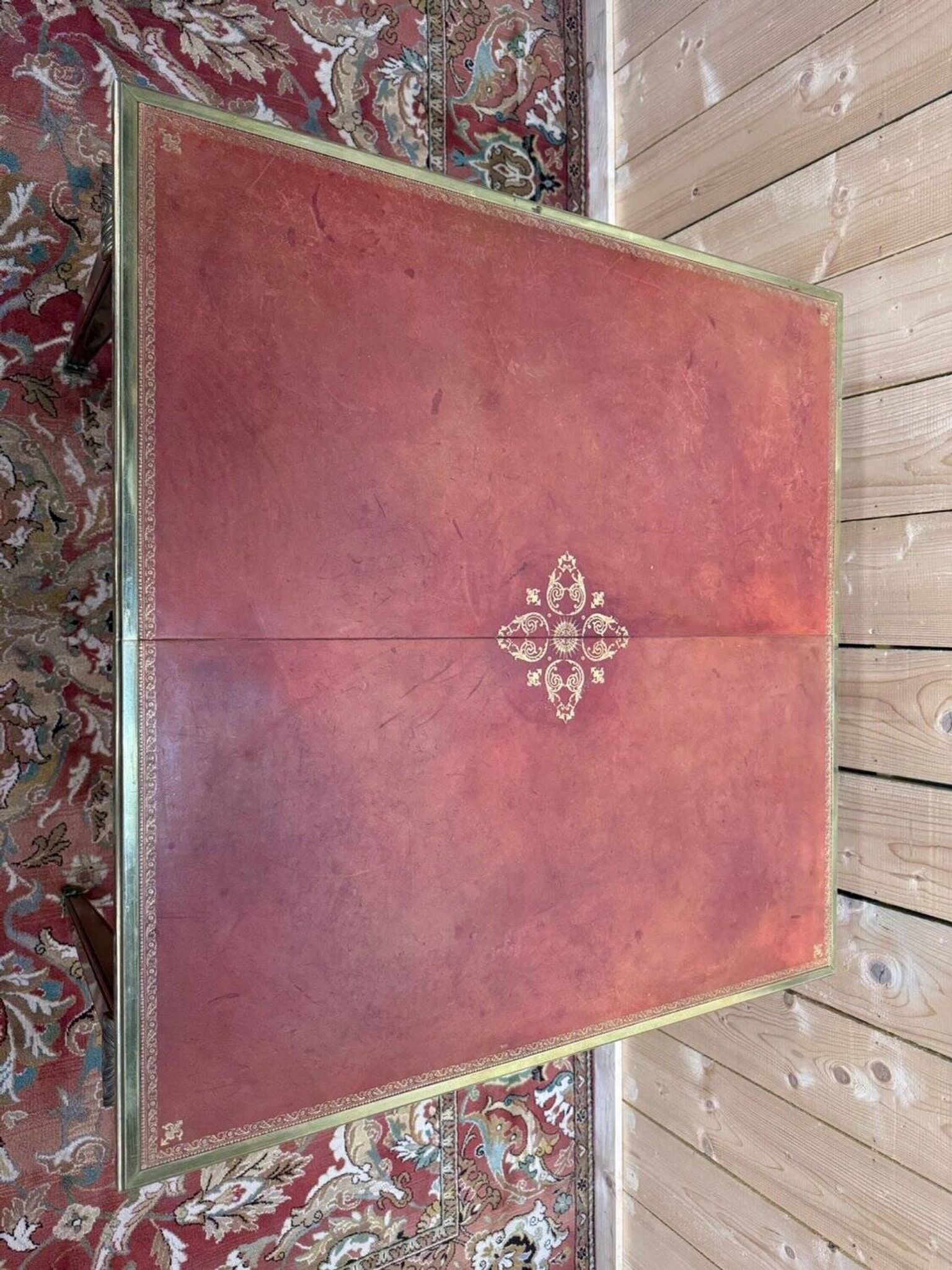 Extendable table in Louis XVI style – Golden leather top with small iron – Gilded bronze