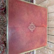 Extendable table in Louis XVI style – Golden leather top with small iron – Gilded bronze