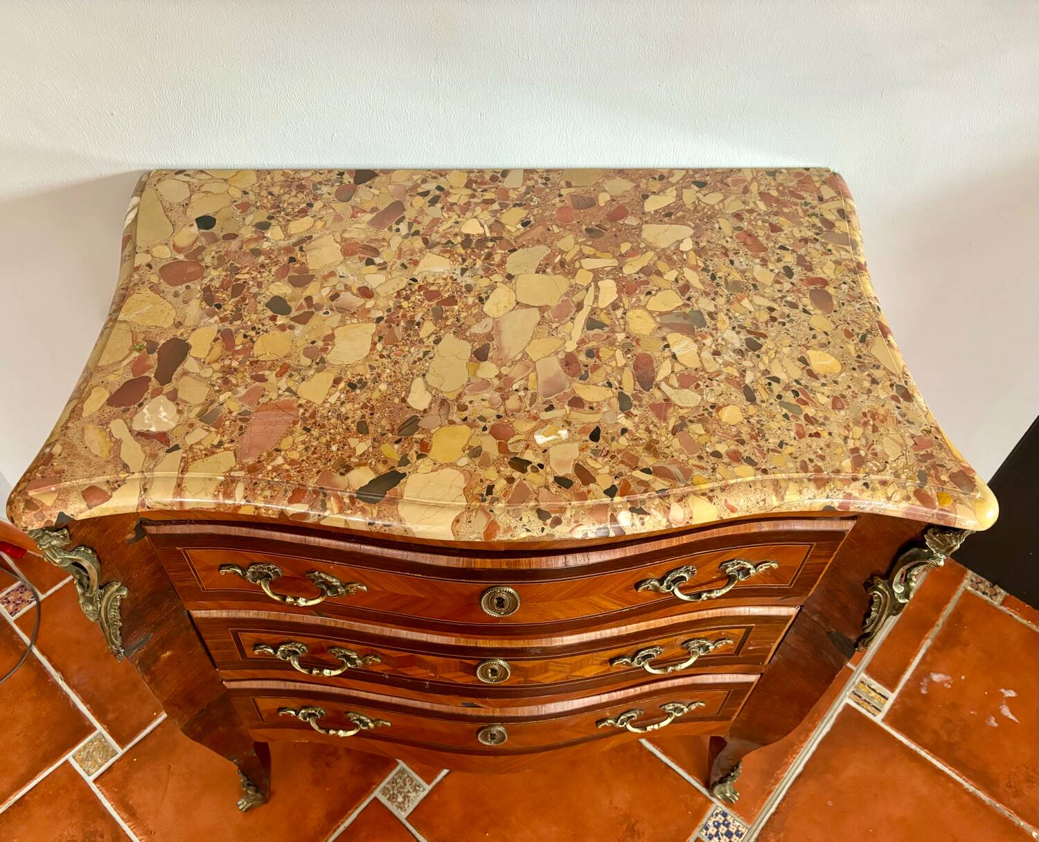 Petite commode style Louis XV