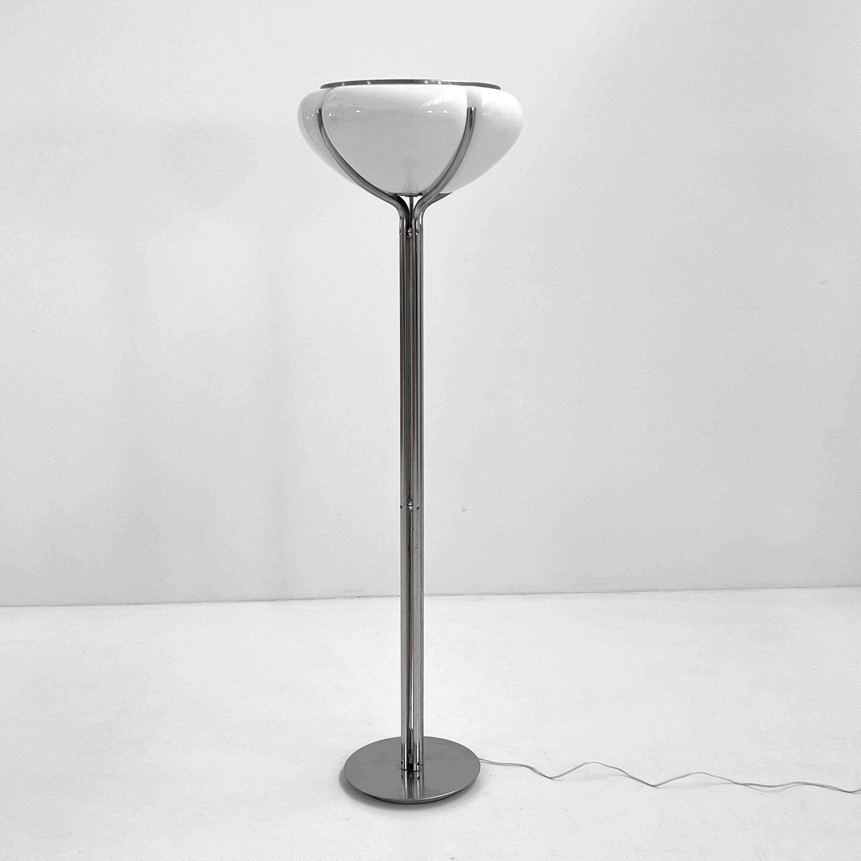 Lampadaire Quadrifoglio par Ufficio Progetti pour Harvey Guzzini, 1970s