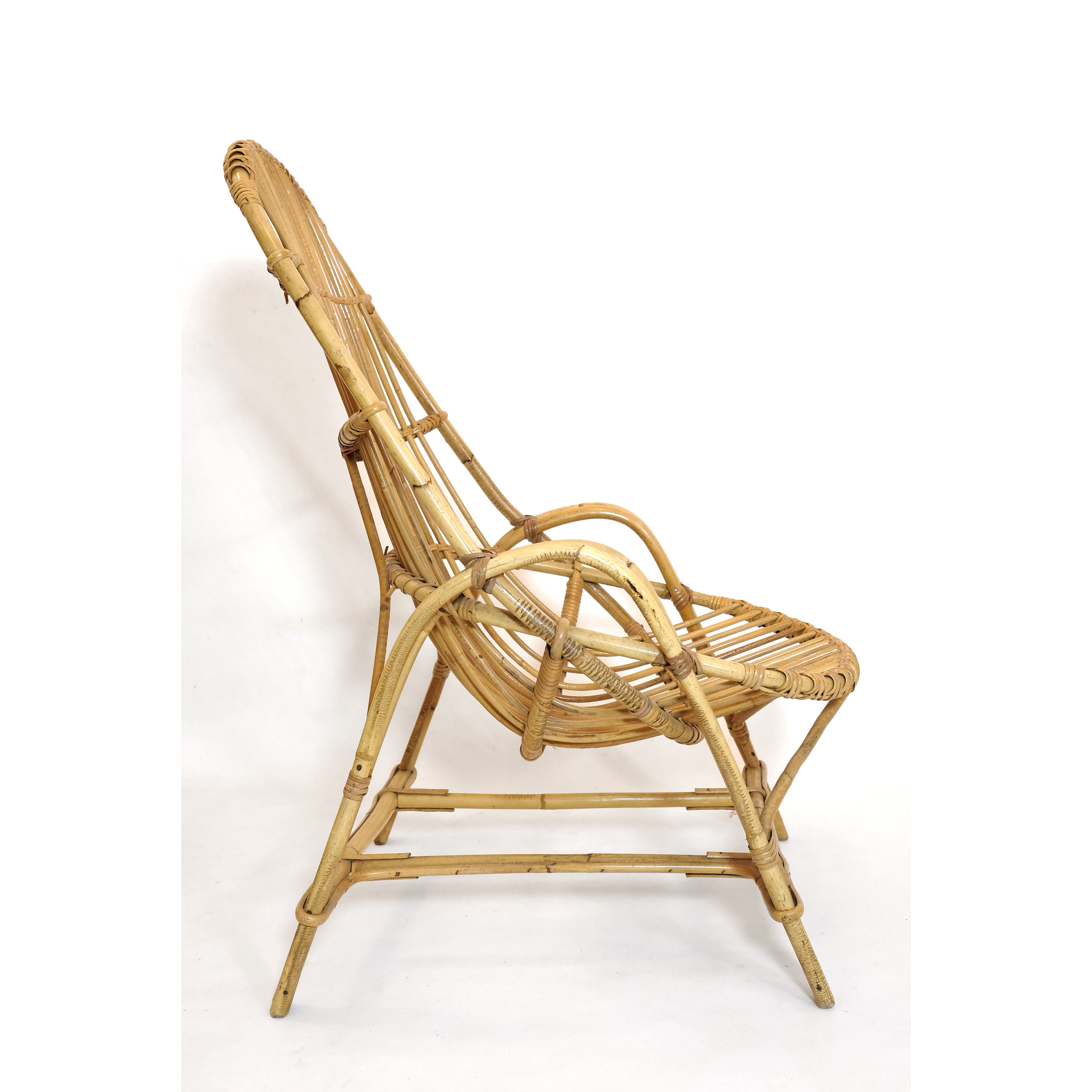 Rattan armchair with armrest from the 60s-70s.