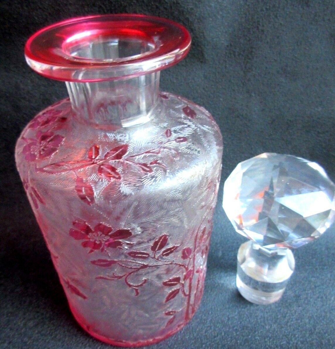 Flacon à parfum Baccarat dégagé à l'acide: Eglantier rouge