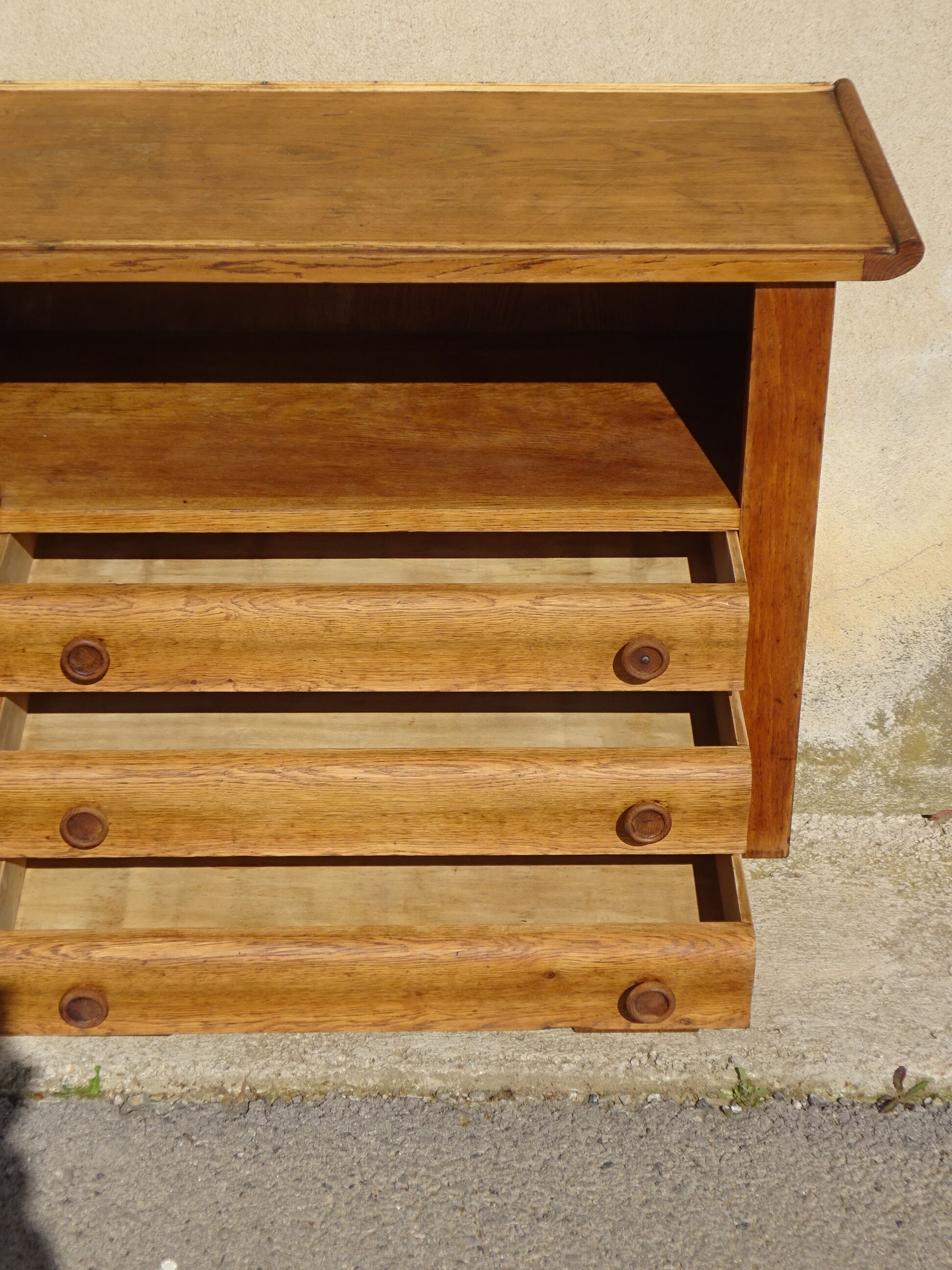 Old oak chest of drawers