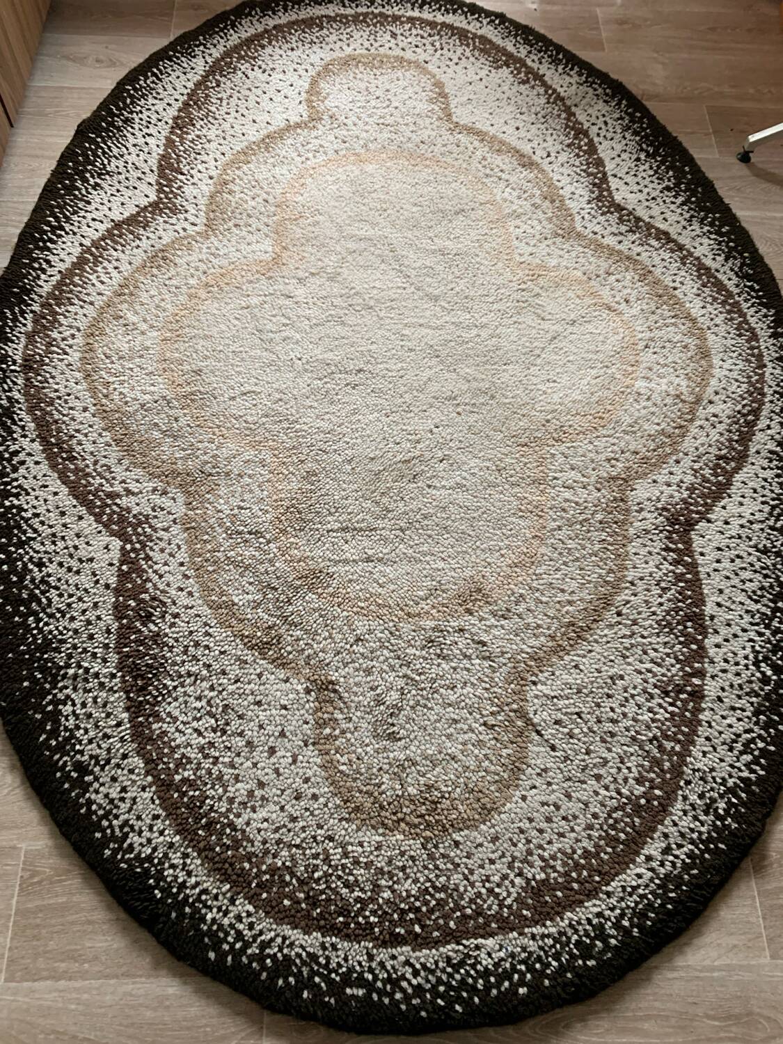 Oval rug from the 70s