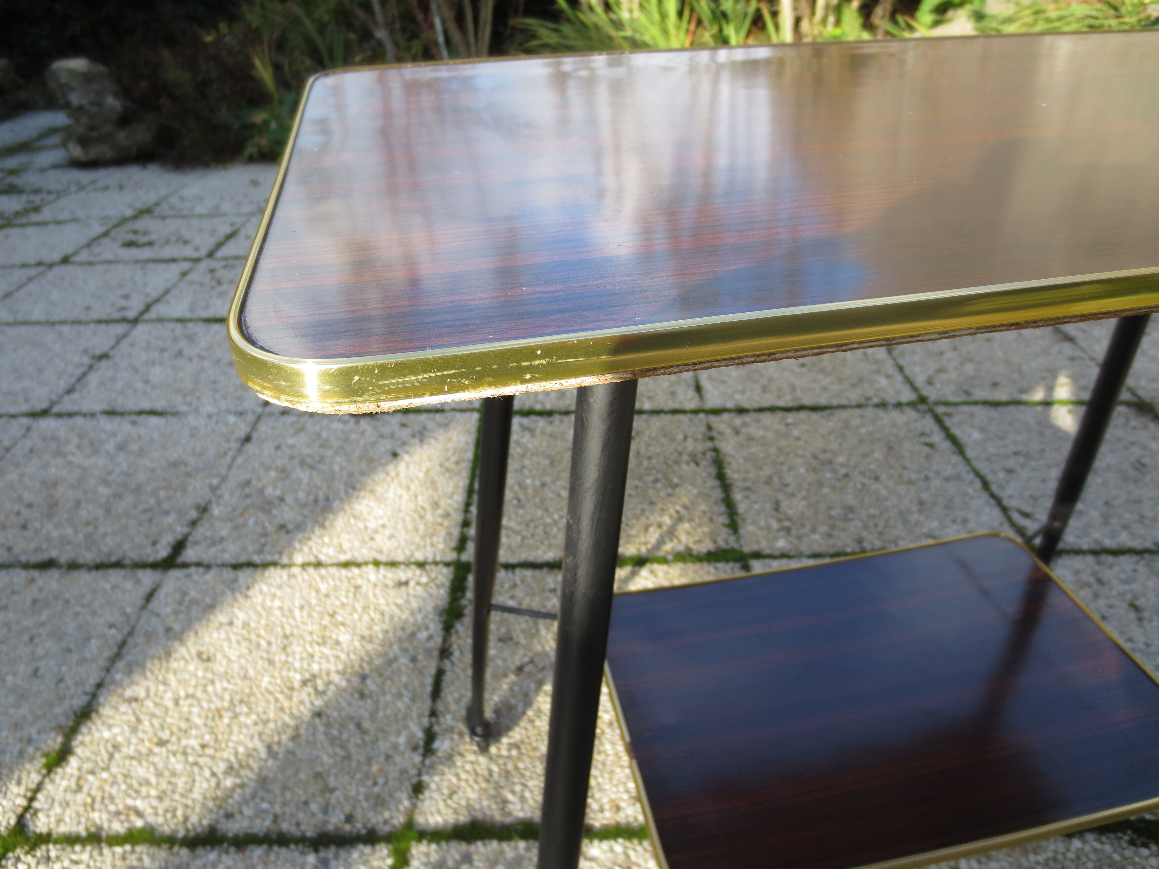 Table d'appoint ou desserte vintage plateau formica couleur bois