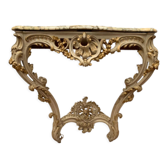 Console sculptée de style Louis XV en bois peint et doré XX siècle