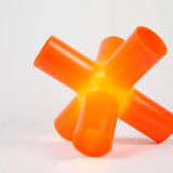 Crosslight lamp to pose Jan Melis in Ben Oostrum