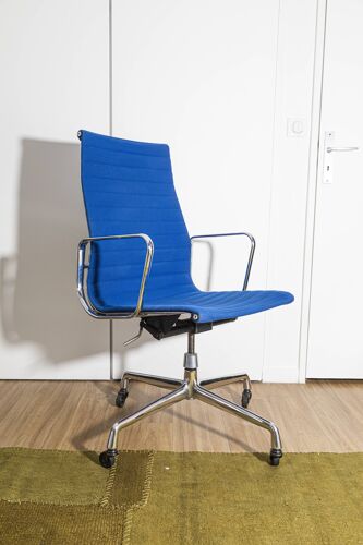 Ea 119 armchair by Ray and Charles Eames Herman Miller Original Edition