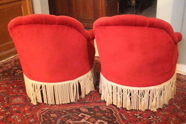 Paire de fauteuils crapaud en velours rouge de style Napoléon III