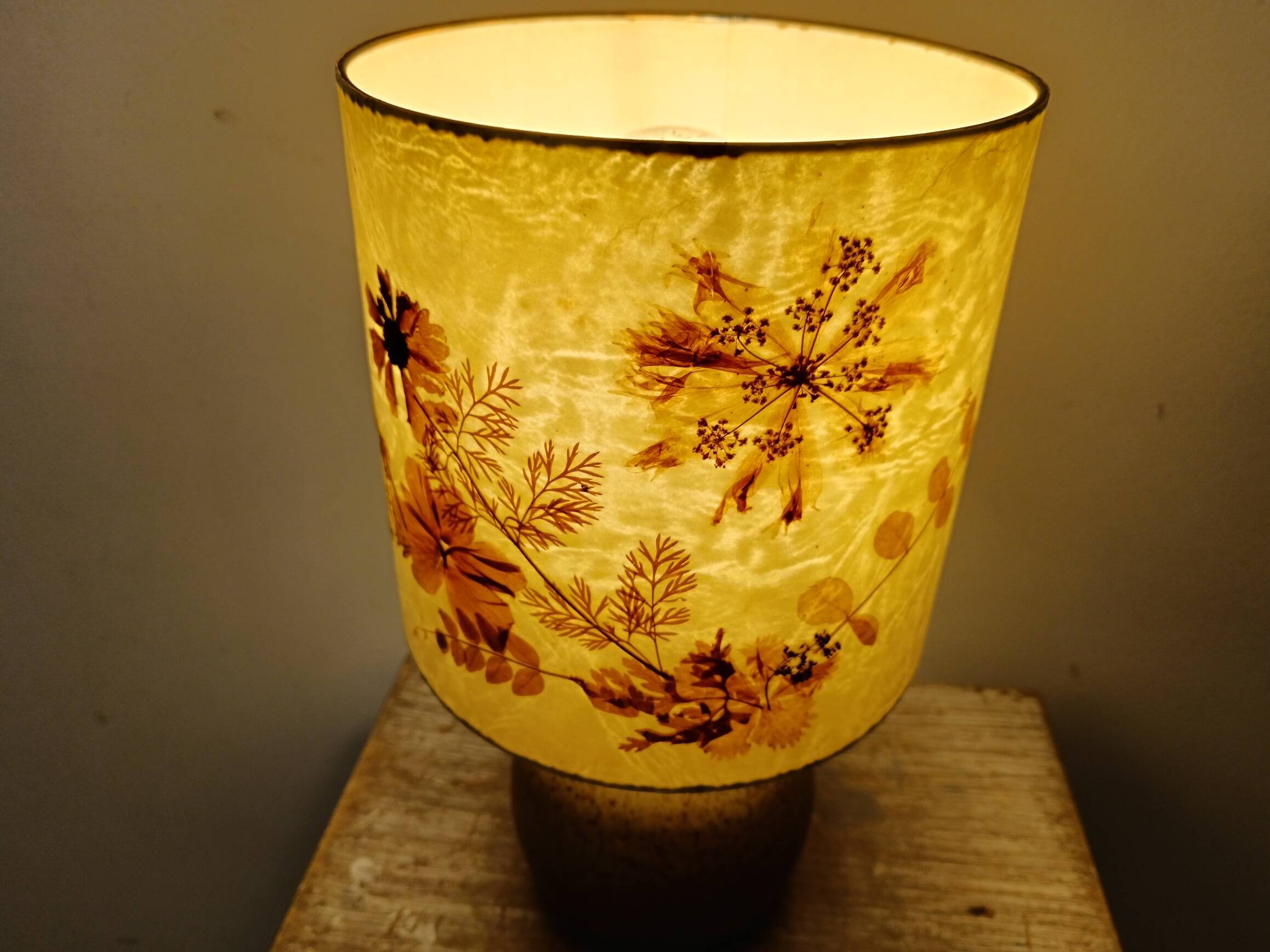 Ceramic floor lamp with Herbarium lampshade