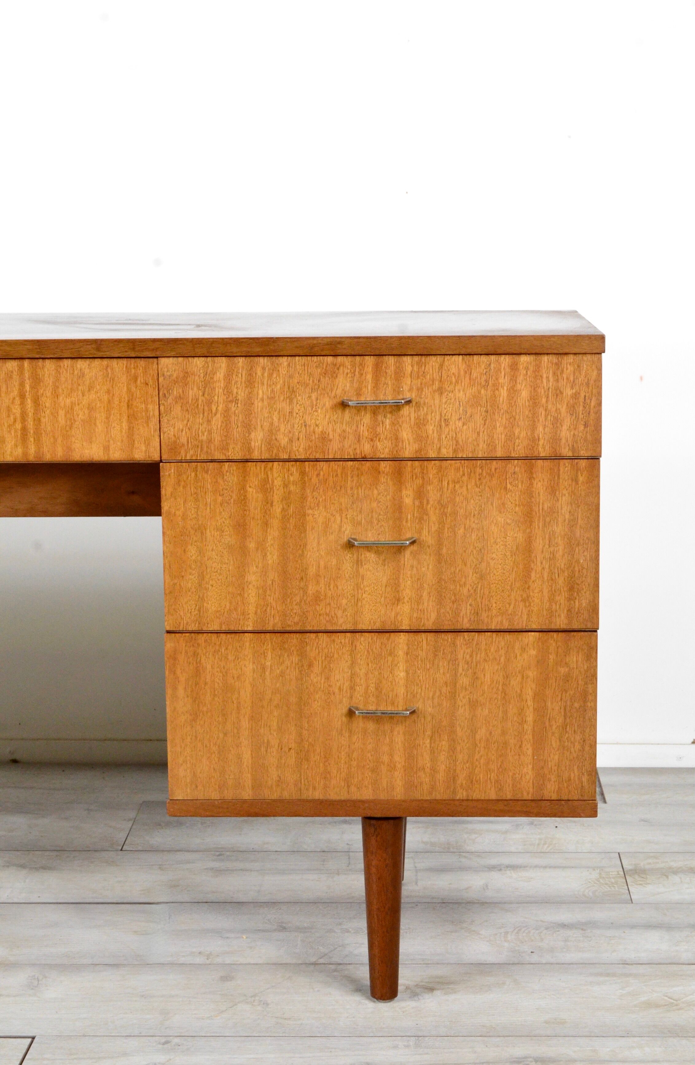 Midcentury Austinsuite teak desk By Frank Guille