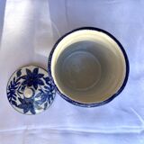 Trois petits pots bleus