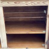Buffet commode de type parisien rénové en bois massif brut avec 2 portes