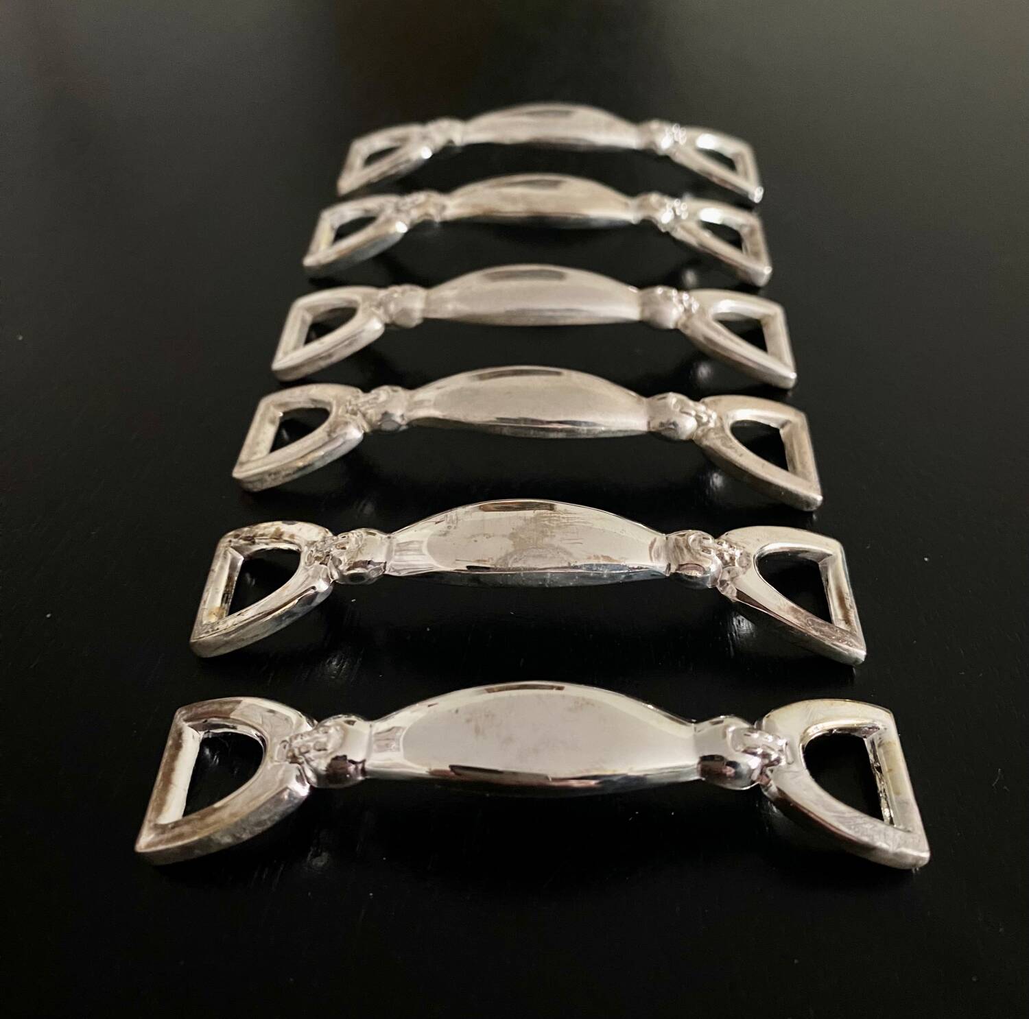 6 Silea knife holders in silver-colored metal stirrup shape