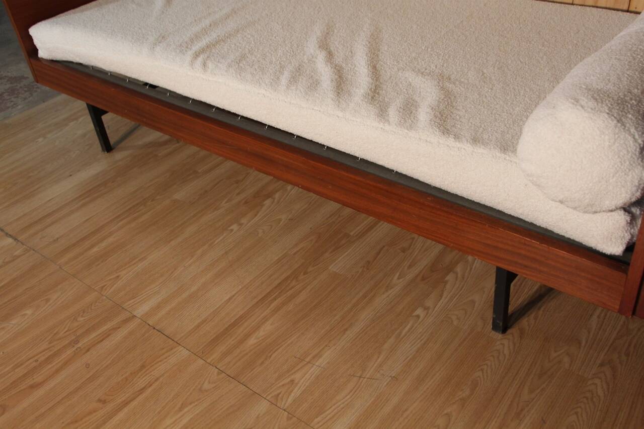 LC5 daybed model by Pierre Guariche