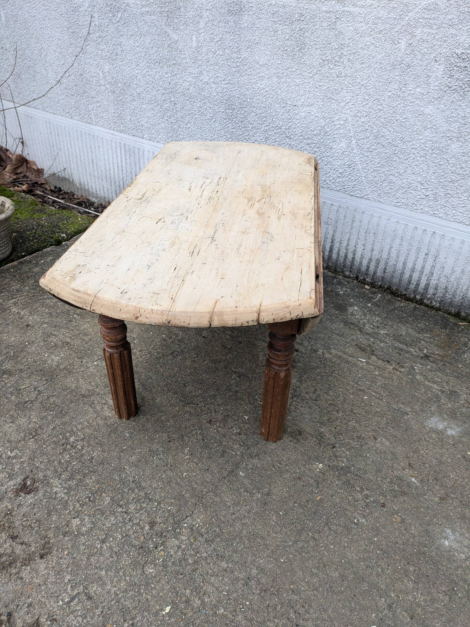 Round coffee table