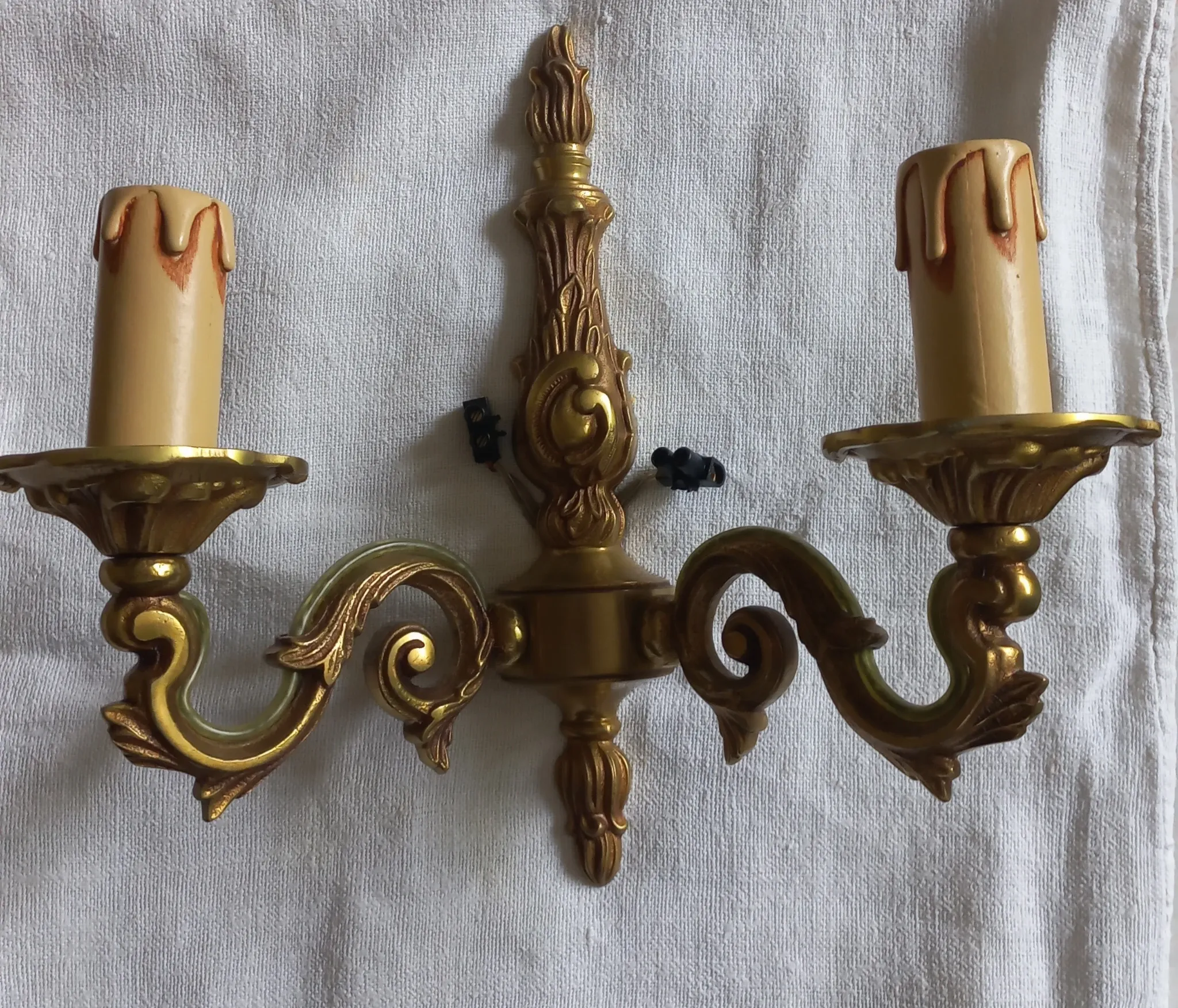 Set of two wall sconces