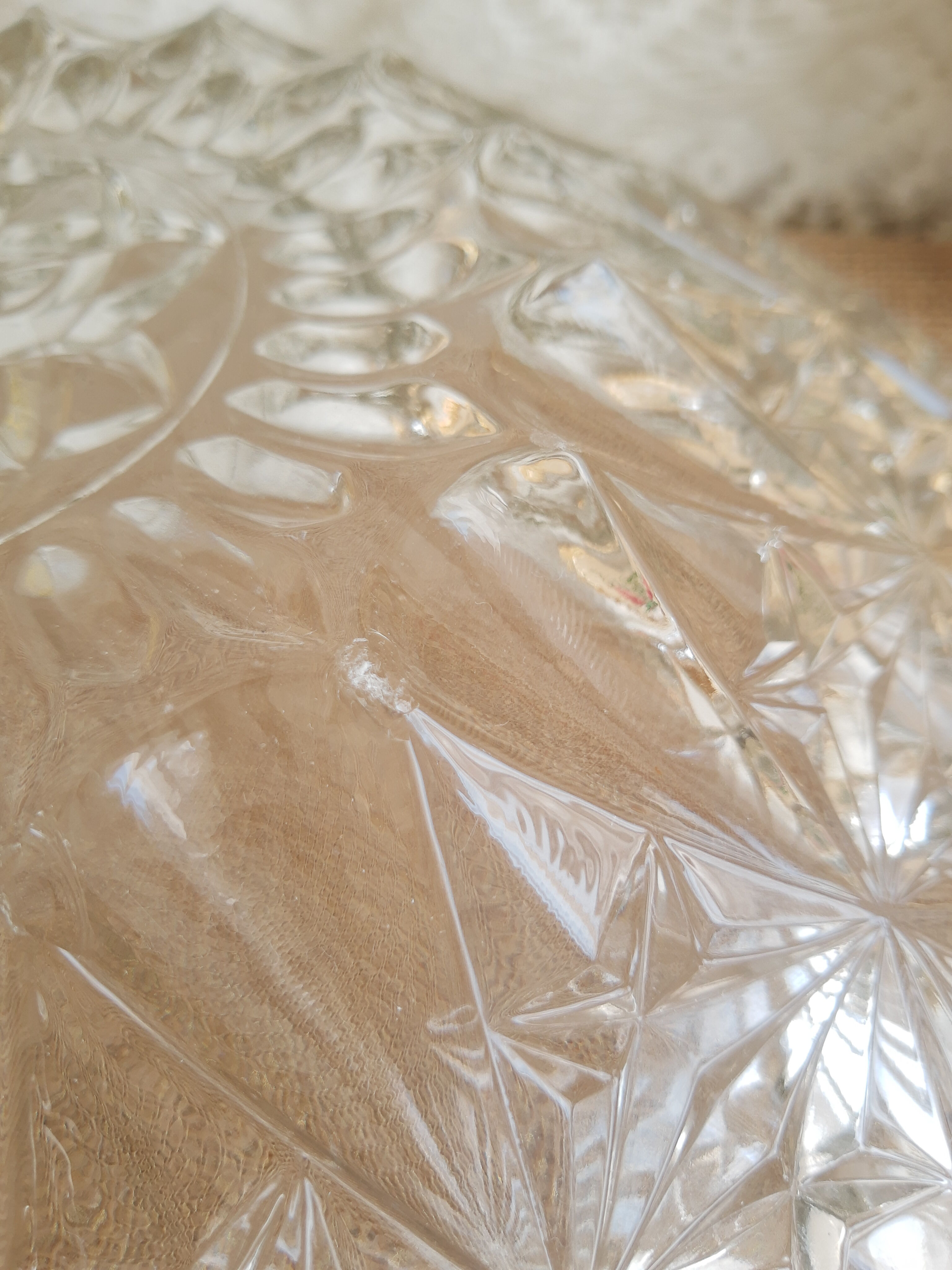 Large chiseled glass fruit cup