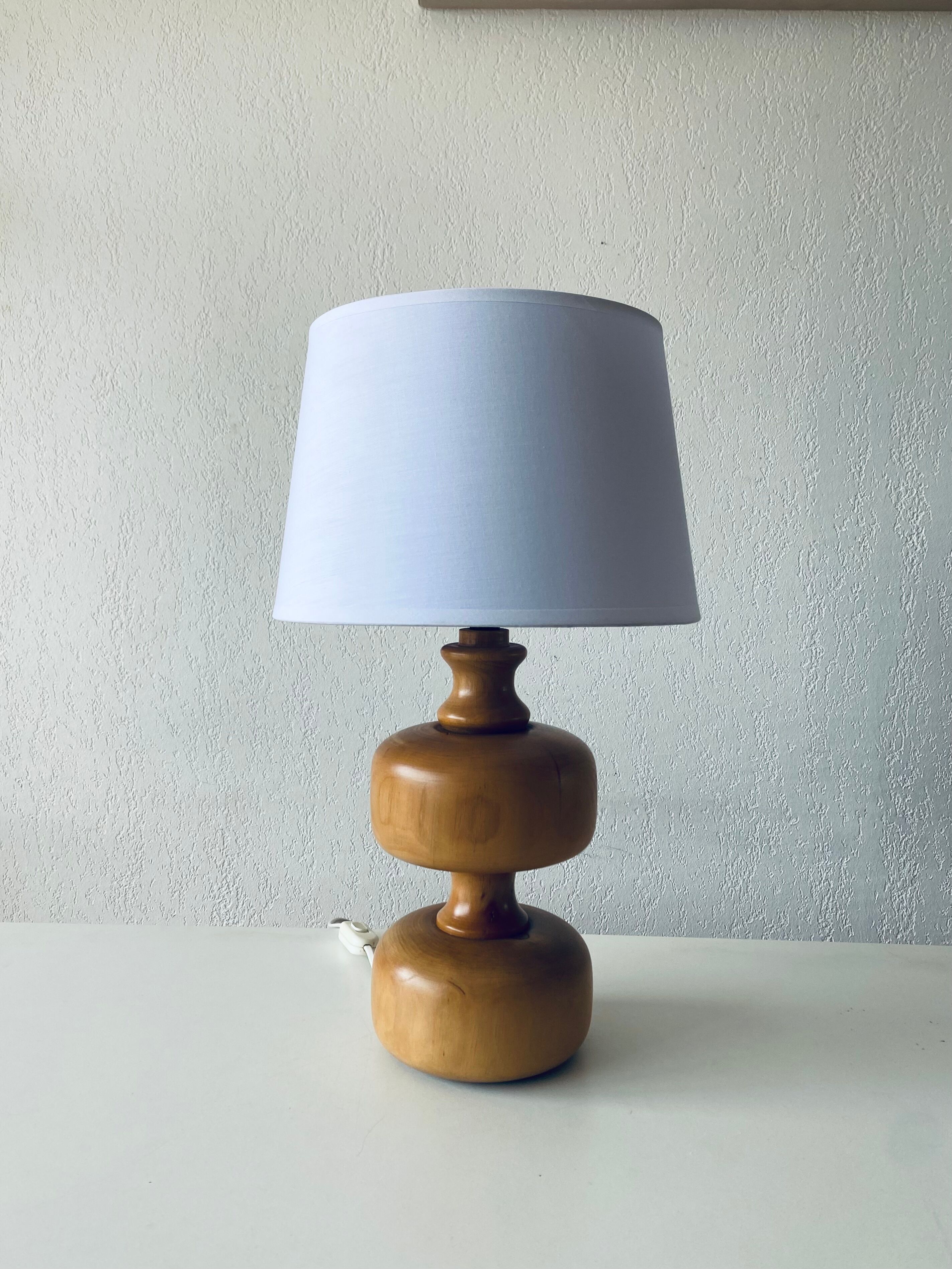 Lampe en bois tourné