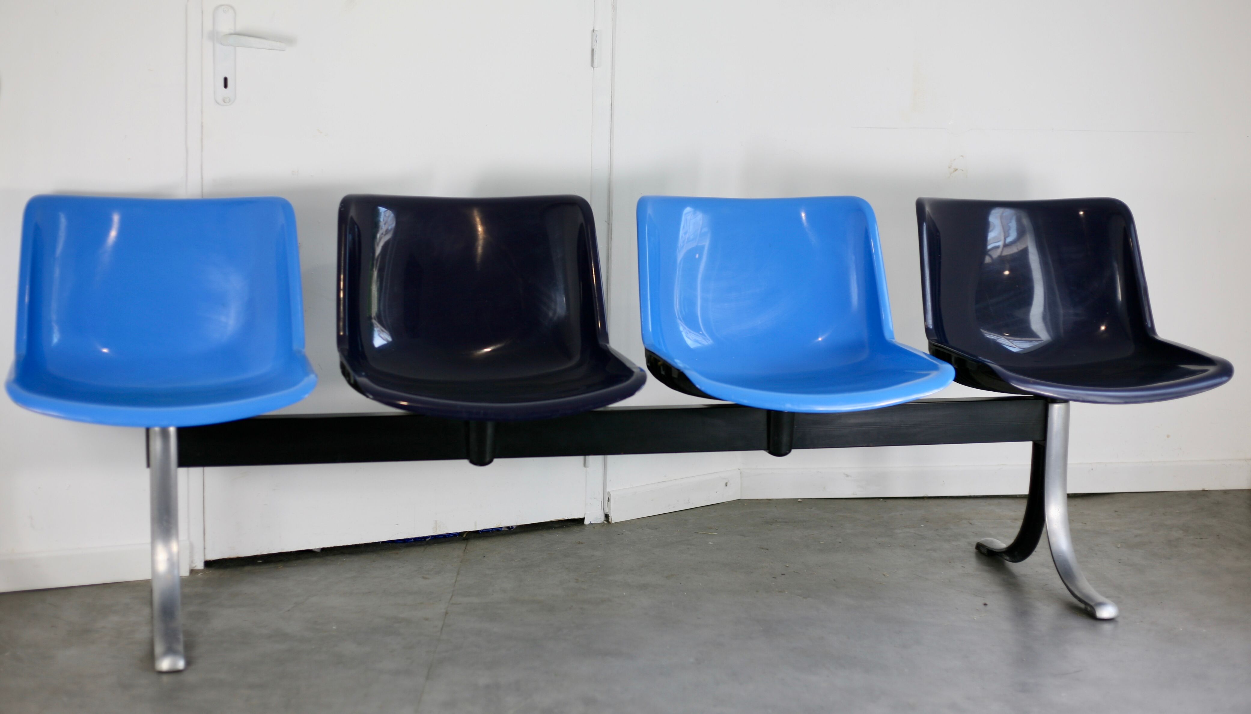 Bench of Osvaldo Borsani for Tecno Italy, 1982