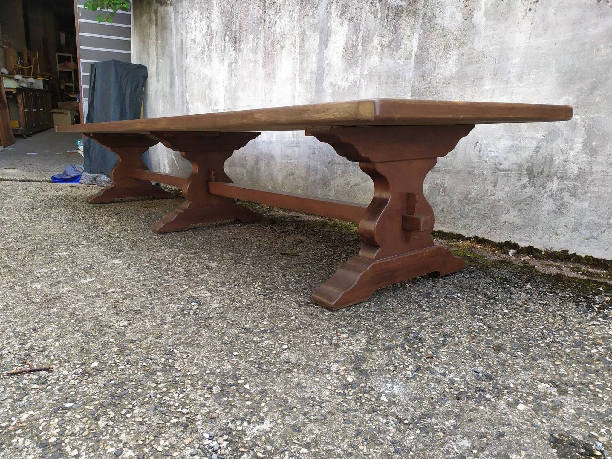 Table de conférence monastère chêne