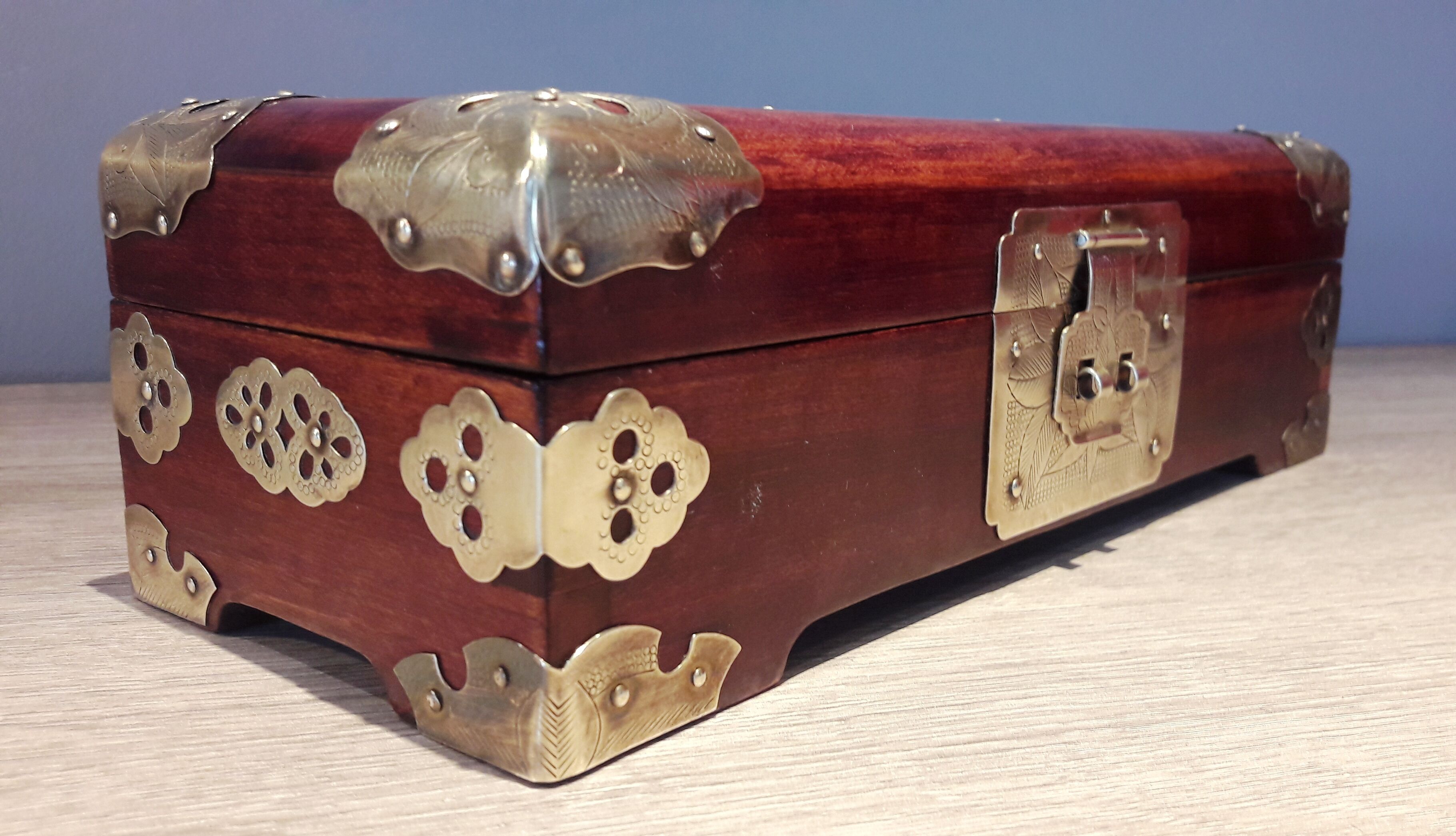 Jewelry box, Chinese jade stone - Wood - Mahogany, Brass