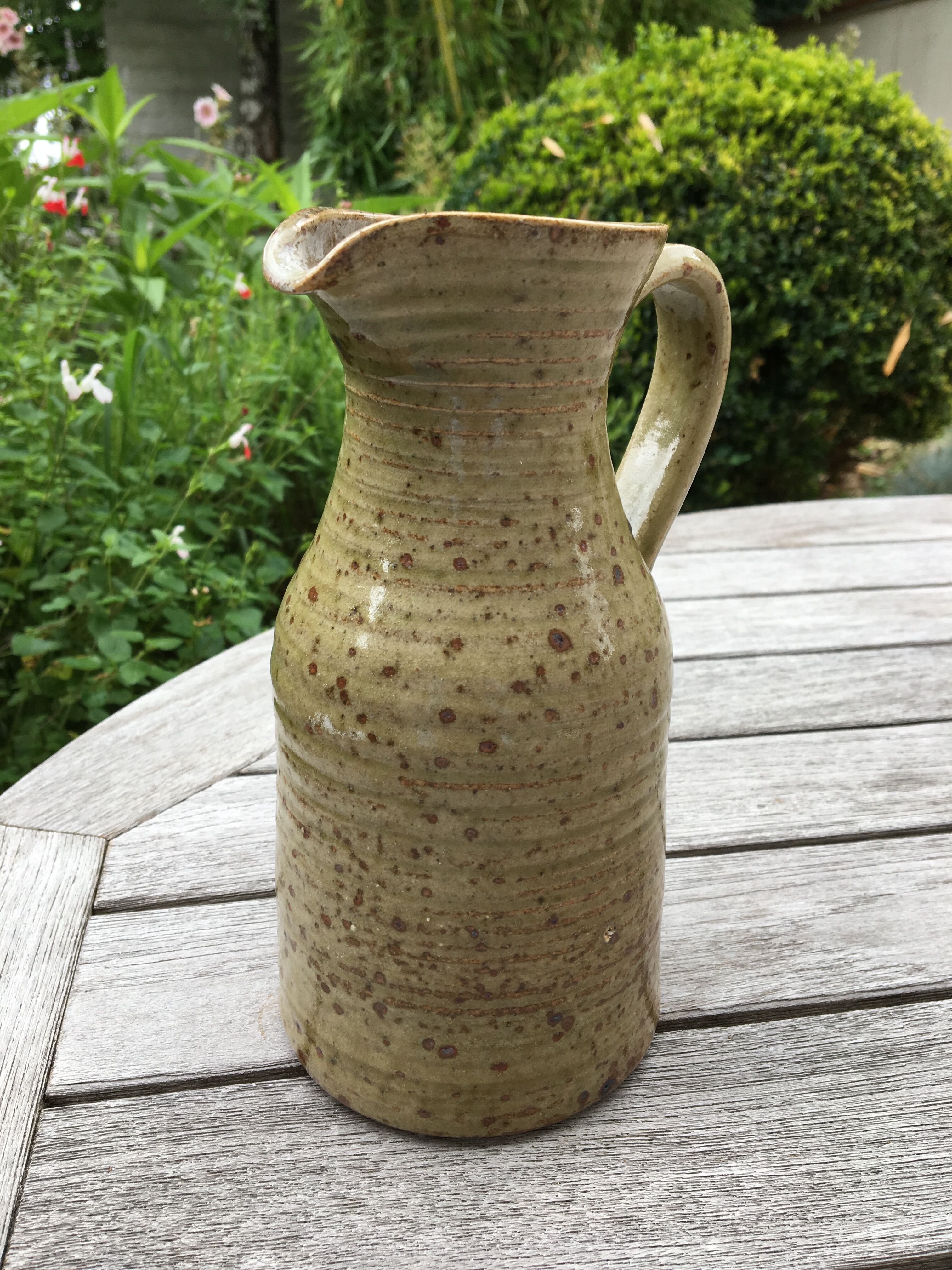 Vase or Pitcher in Beige Sandstone / Green signed Igom Bavil Bridge?