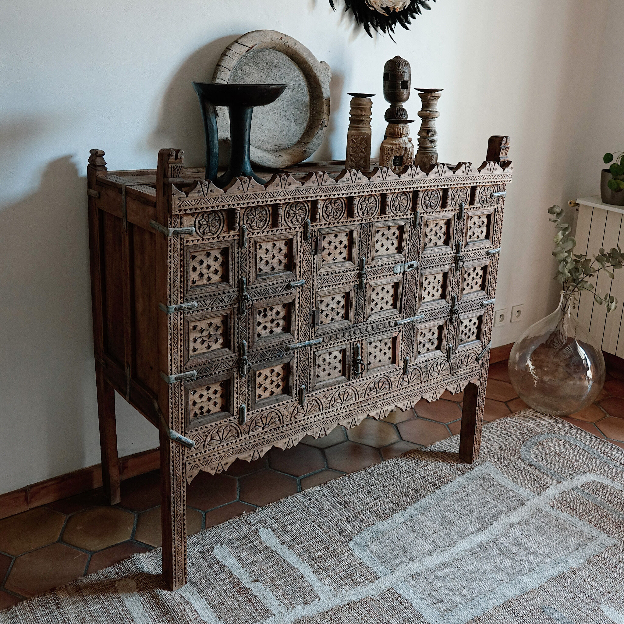 Old Indian furniture buffet damchiya