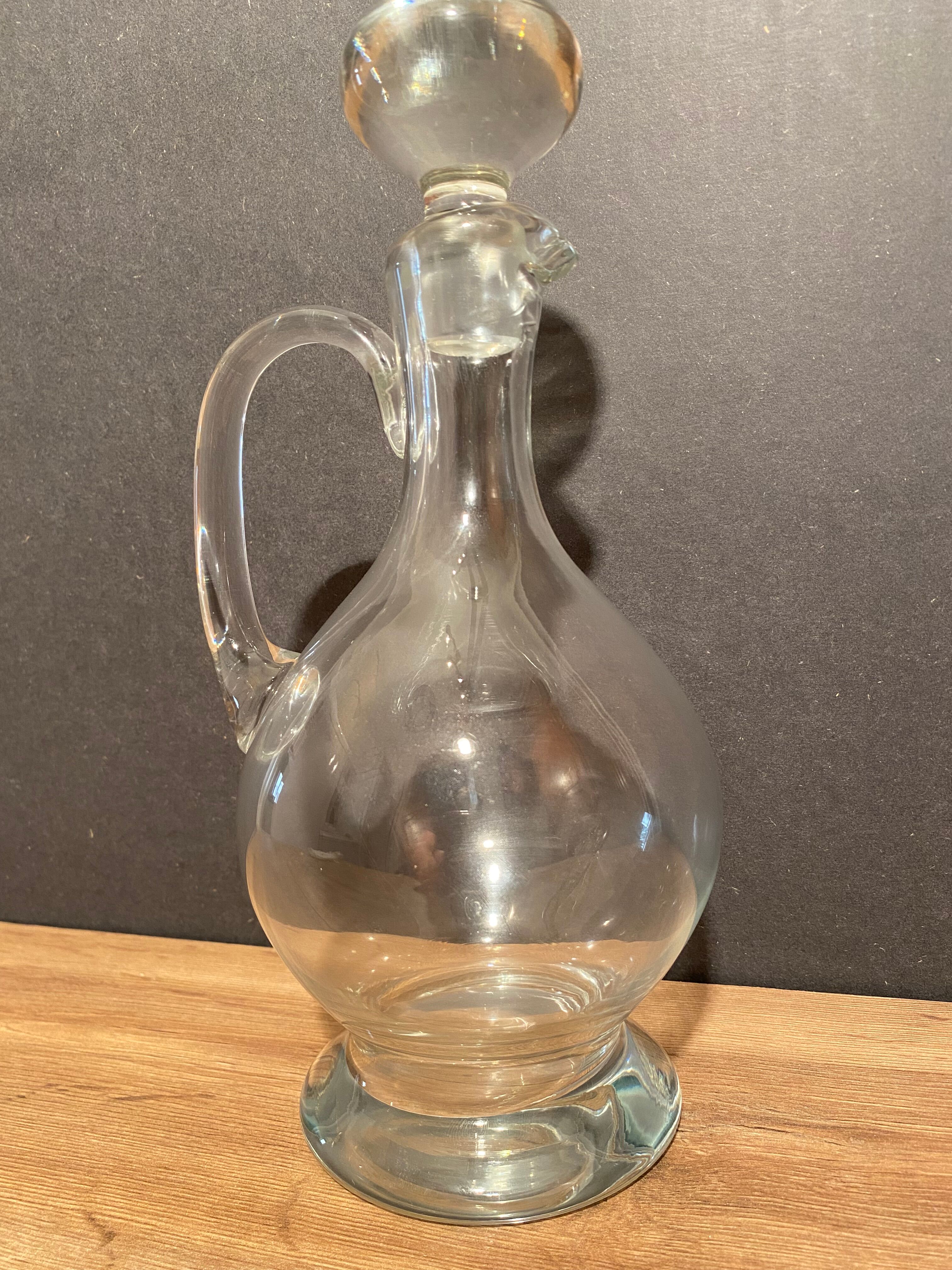 Large carafe with glass handle