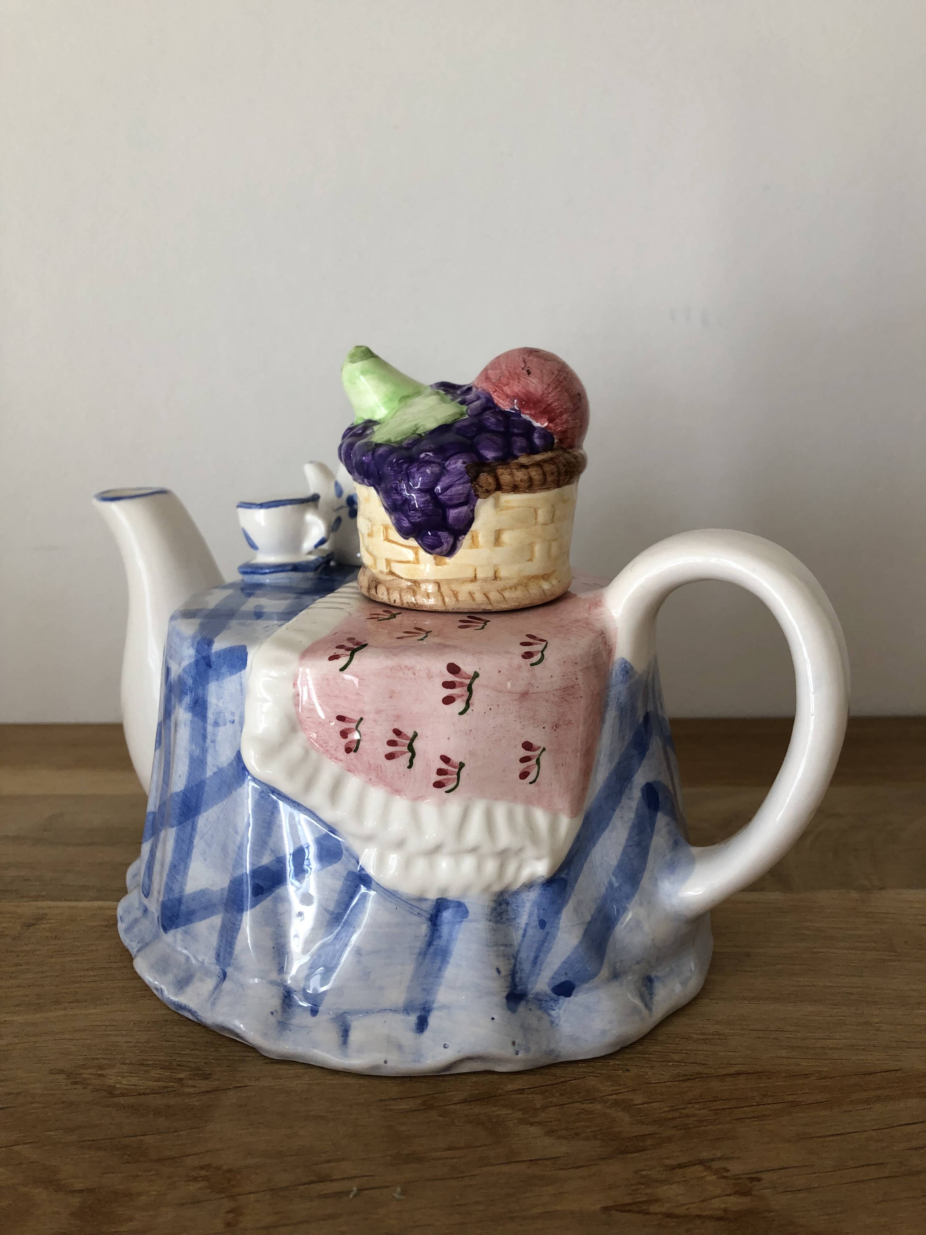 L.Dake & ZN Amsterdam ceramic barbotine teapot