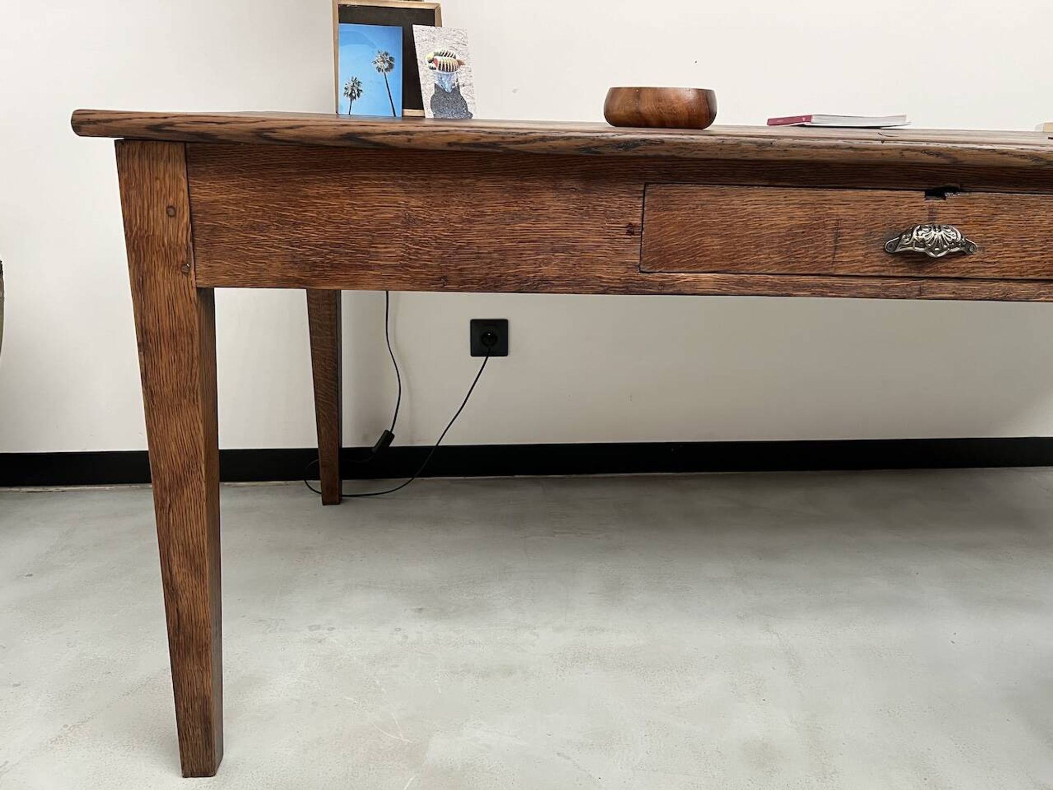 Grande table écritoire des années 40 en chêne massif