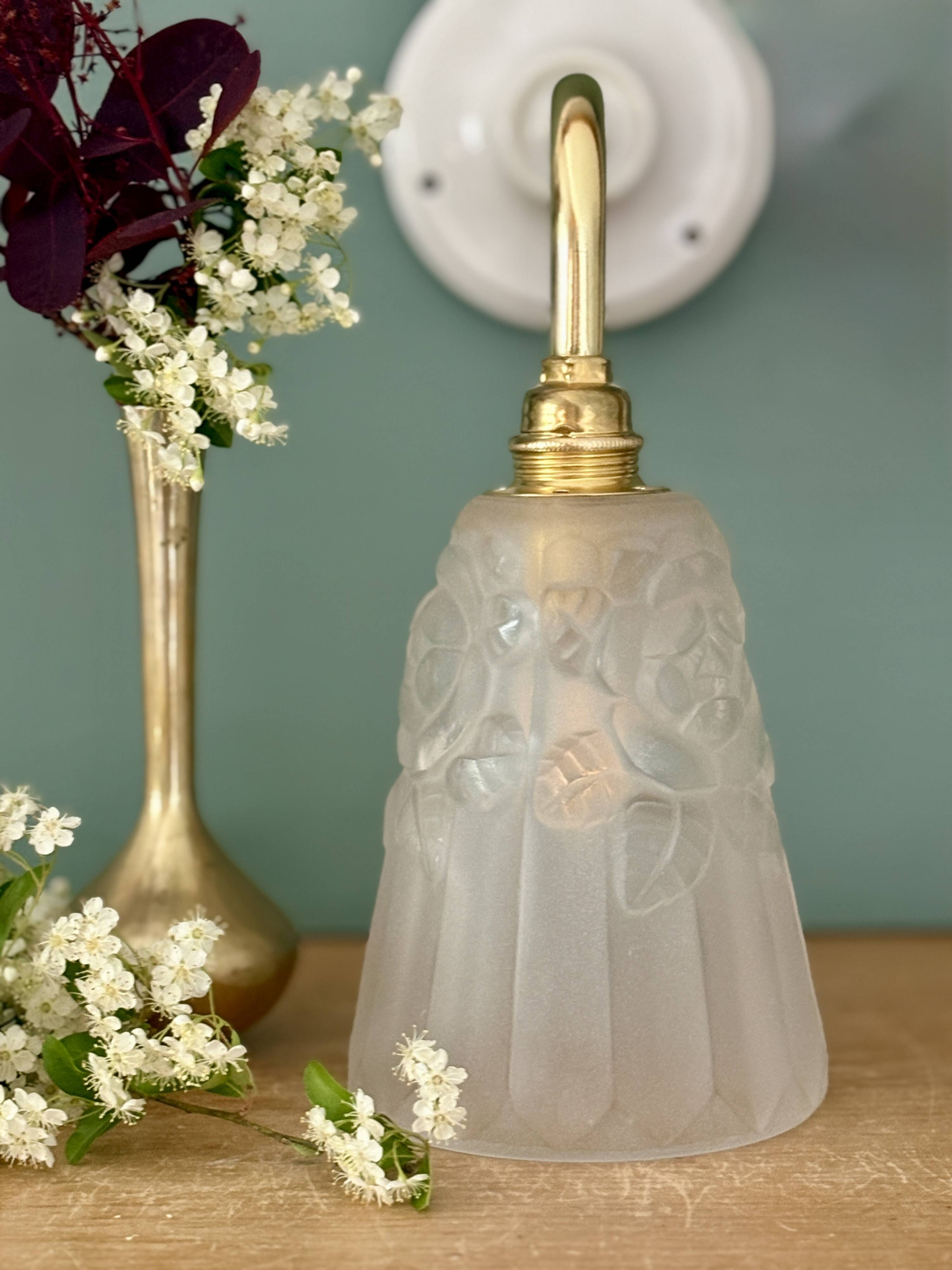 Vintage Art Deco curved tulip wall light - Degué